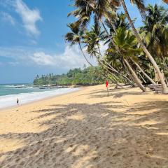 Villa Kyda - 2 Min walk to the Beaches!