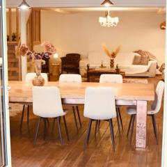 luxueuse villa -Parking- piscine -espace de jeux- avec 6 suites avec SDB