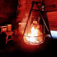 Gårdshytte med lavvu, hund tillatt, sauna