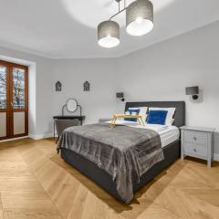 2-Bedroom Downtown Apt - 75m2, AC and Balcony - by Rentujemy