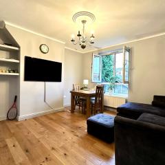 4 Bedroom Apartment, Short Walk to Tower Bridge and City