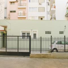 Aroura Homes Garden House 2BR 2BA Free Parking