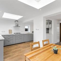 3 Bedroom Spacious Oxford House with Free Parking Near JR Hospital By Spencer and Jackson Short Lets & Serviced Accommodation