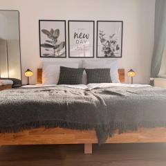 StaySimplyHaven - Modernes City-Apartment, King-Size Bett, 55'' Smart-TV, Self Check-In