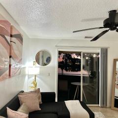 Modern 2BR Lakeview Near Orlando Airport Free Parking