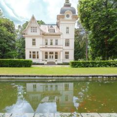 Renovated villa with jacuzzi at Genk