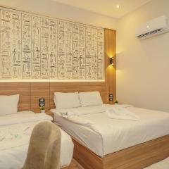 Global pyramids boutique