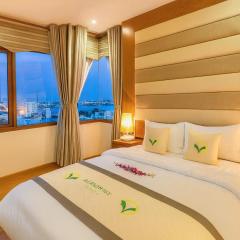 MOONLIGHT Hotel & Suites - The Best City View, Dragon Bridge view