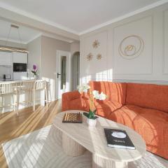Mimosa 2BR with Balcony - Walk to Palais and Beach