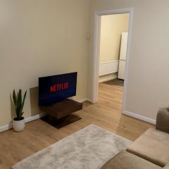 3-Bed Home, Free Parking, Smart TV,Family & Business Ready