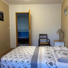 2 Chambres dans maison typique