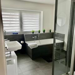 No 20 - gemütliche 2 Zimmer Whg, Küche, Balkon, Badewanne, Parkplatz