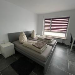 Moderne 2 Zimmer Wohnung Küche und Bad im Zentrum