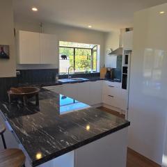 Bumble Cottage on Riverview