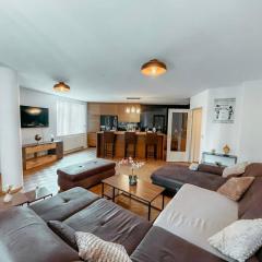 Stylish 1BR Flat Free Parking