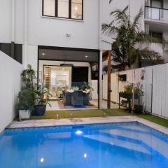 3 Bed Coastal Escape, Pool, 1 Minute walk to Beach