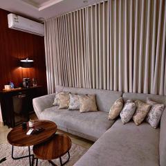 شقة أنيقة بصالة وغرفة نوم