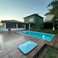 Casa familiar com piscina Penedo RJ