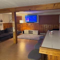 Urban Cabin Retreat 3BD Terrace&Covered Parking