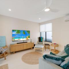 Husky Beach Pad - Walk to the beach