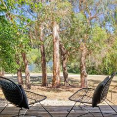 Romantic Lakefront Luxury - Spa Bath, Fireplace, King Bed