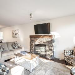 The Langley Courtyard Home 2BR, 2BA for 6 Guests