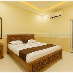 Burja Road, Hotel Shree S- Shyam Dhamstay Near Bankebihari Temple Pushpanjali - Prem Mandir - Lift and Free Parking Facilities - Fully Air conditioning Luxuary Room - A Top Rated Hotel In Vrindavan