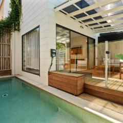 Palm Beach Retreat: Plunge Pool & Coastal Luxe