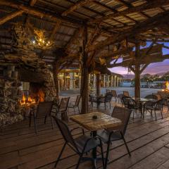 Stonegate Lodge King Bed, WIFI, 50in Roku TV, Salt Water Pool Room #308