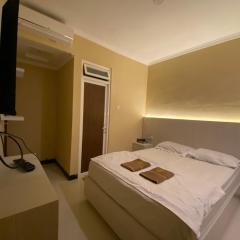 Omah Joglo Bugis Guest House Syariah Cafe & Resto