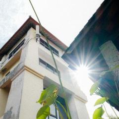 Uluwatu Mansion Hostel