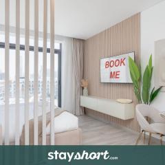 StayShort - Stylish Studio Sleeps 2 with Balcony