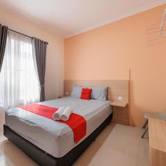 RedDoorz near Siloam Karawaci 3