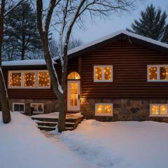 6 Bedroom Lakefront Main House in Sand Bay