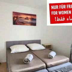 Comfortable room in a quiet apartment, exclusively for women
