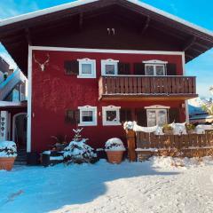 Chalet Austria, up to 10 p, 15 min to salzburg city, garden with direct amazing mountainview, BBQ&bikes&sunbeds for free, 15 min sound of music