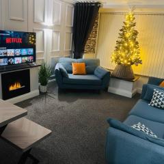 Churchill Apartment- 4 Beds- Free Parking- Near NEC BHX & HS2