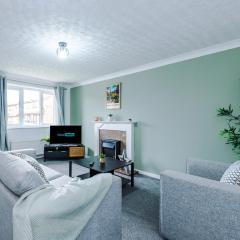 Perfect for Contractors & Families, FREE Driveway Parking, Darts Board, Foosball Table & Garden!