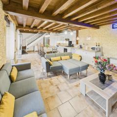 Gîte pour 12 avec terrasse et piscine partagée