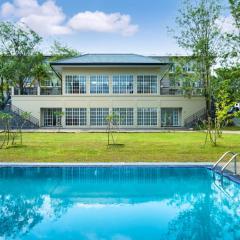 The Palace Gampaha by Axendra