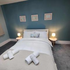 Modern New Build 2 Beds, Sofa Bed, Parking