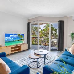 Tropica Vista - Poolside Haven near Cairns Esplanade