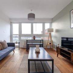 Top-Floor 2Bed with Private Terrace in W12