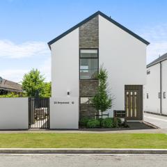 Brand New Townhouse in Richmond - Walk to Avon River, Free CarPark