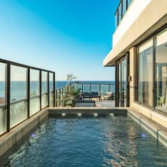 Pool & Jacuzzi Seaview Penthouse by Lime Luxe