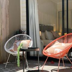 2B2B unit Near CBD w courtyard fun in Norman Park