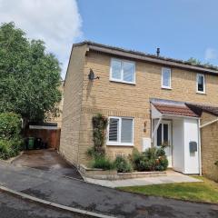 Cosy 2-Bedroom Home in Weston