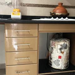 Monopolios résidence à côté de la gare une salon une chambre cuisine américain bien équipé Wi-Fi TV garage ascenseur à côté du moule c'était Center et McDonald's c'est à côté de la plage