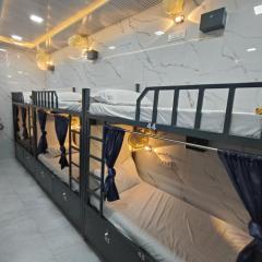 Basera Dormitory and Separate Cabins for Group in Andheri East - Marol