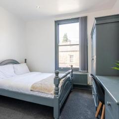 Sheffield 4 Bed Home by Broomhill Village